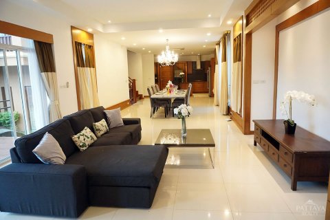 Casa de 5 dormitorios en Pattaya, Tailandia № 20790 - foto 8