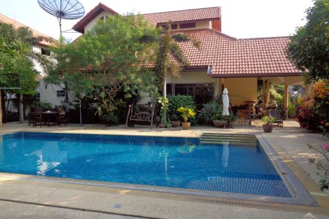 Casa de 4 dormitorios en Jomtien Beach, Pattaya, Tailandia № 20143 - foto 3