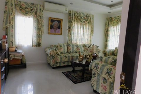 Casa de 4 dormitorios en Pattaya, Tailandia № 21236 - foto 16