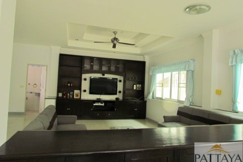 Casa de 4 dormitorios en Pattaya, Tailandia № 20878 - foto 2