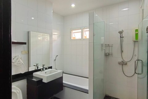 Casa de 20 dormitorios en Pattaya, Tailandia № 22417 - foto 18