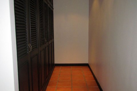 Casa de 4 dormitorios en Pattaya, Tailandia № 24068 - foto 25