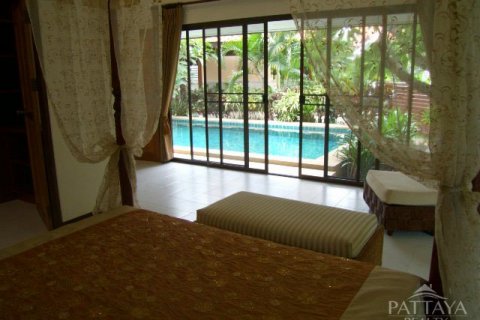 Casa de 4 dormitorios en Jomtien Beach, Pattaya, Tailandia № 19701 - foto 16
