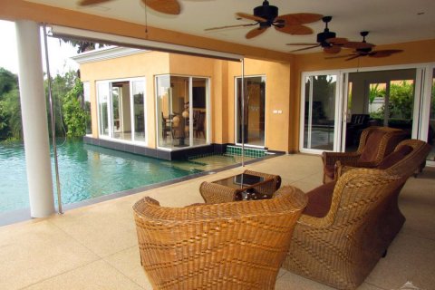 Casa de 5 dormitorios en Pattaya, Tailandia № 20120 - foto 18