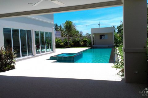 Casa de 3 dormitorios en Pattaya, Tailandia № 24265