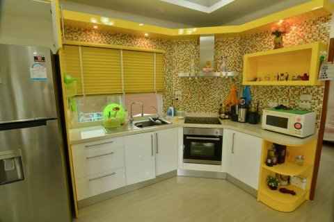 Casa de 3 dormitorios en Pattaya, Tailandia № 22100 - foto 2