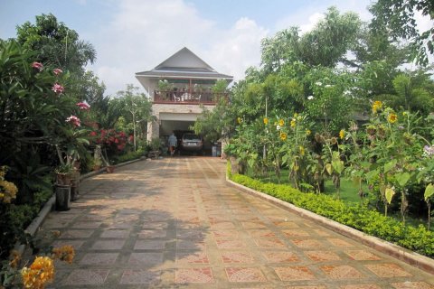 Casa de 4 dormitorios en Pattaya, Tailandia № 22891