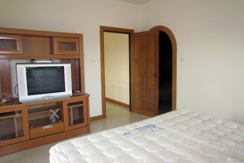 Casa de 3 dormitorios en Pattaya, Tailandia № 24226 - foto 16