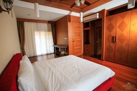 Casa de 5 dormitorios en Pattaya, Tailandia № 24357 - foto 21