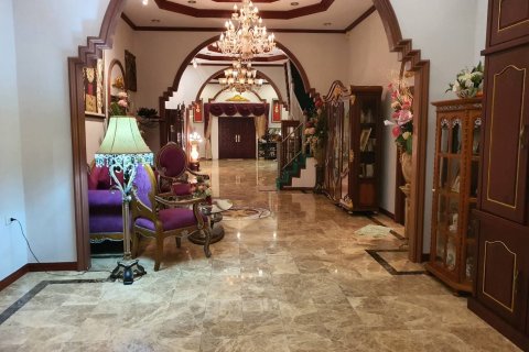 Casa de 9 dormitorios en Pattaya, Tailandia № 22284 - foto 9