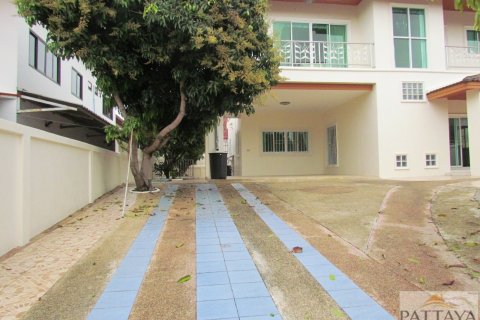 Casa de 4 dormitorios en Pattaya, Tailandia № 20878