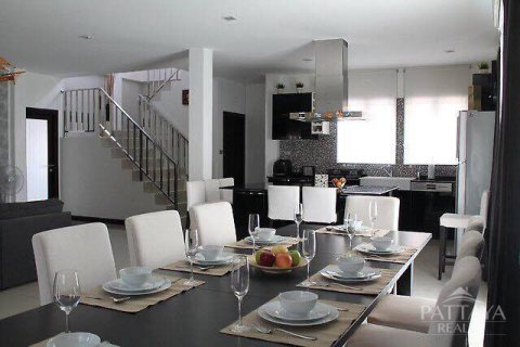 Casa de 4 dormitorios en Pattaya, Tailandia № 20796 - foto 7