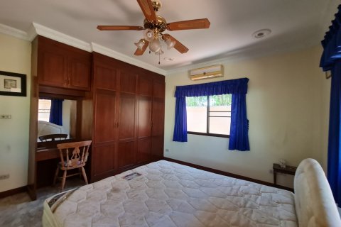 Casa de 4 dormitorios en Pattaya, Tailandia № 22375 - foto 16