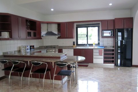 Casa de 5 dormitorios en Pattaya, Tailandia № 20286 - foto 11