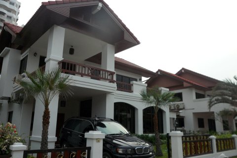 Casa de 3 dormitorios en Pattaya, Tailandia № 23006 - foto 16