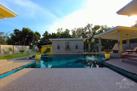 Casa de 4 dormitorios en Pattaya, Tailandia № 20160 - foto 15
