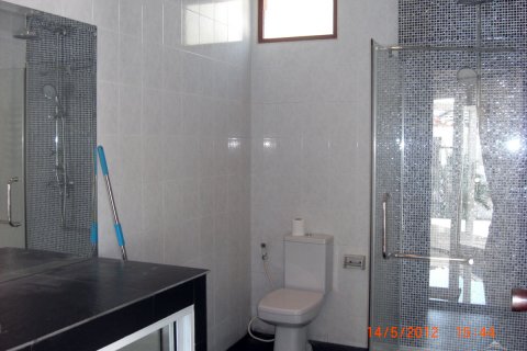 Casa de 5 dormitorios en Pattaya, Tailandia № 23400 - foto 4