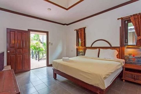 Casa de 30 dormitorios en Pattaya, Tailandia № 22113