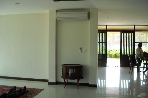 Casa de 4 dormitorios en Pattaya, Tailandia № 23581 - foto 4