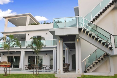 Casa de 5 dormitorios en Pattaya, Tailandia № 22157 - foto 25