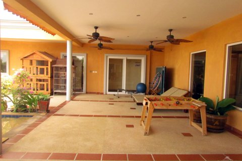 Casa de 5 dormitorios en Pattaya, Tailandia № 23797 - foto 9