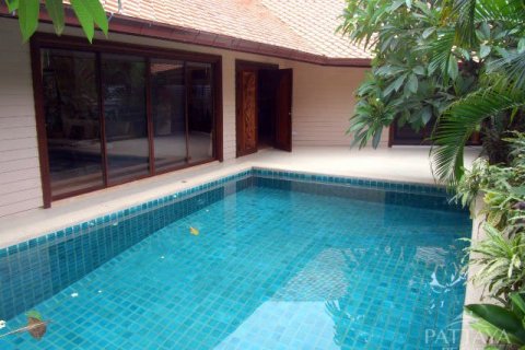 Casa de 4 dormitorios en Jomtien Beach, Pattaya, Tailandia № 19701 - foto 2