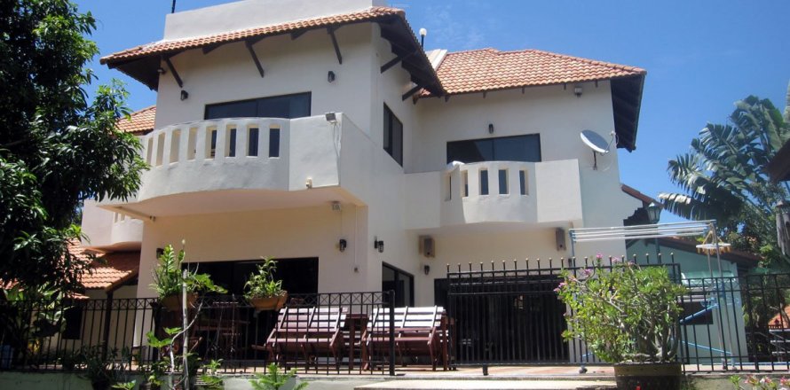 Casa de 3 dormitorios en Pattaya, Tailandia № 22726