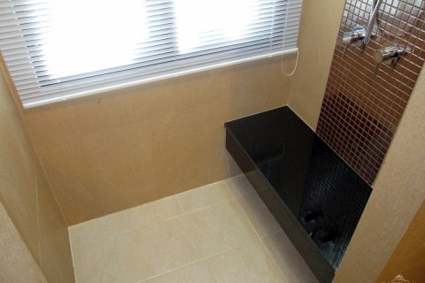 Casa de 4 dormitorios en Pattaya, Tailandia № 23289 - foto 15