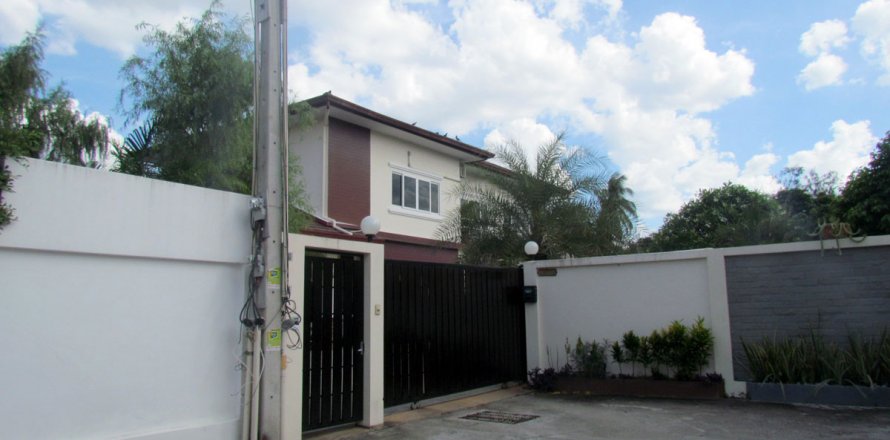 Casa de 4 dormitorios en Pattaya, Tailandia № 20381