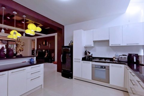 Casa de 4 dormitorios en Pattaya, Tailandia № 22575 - foto 16