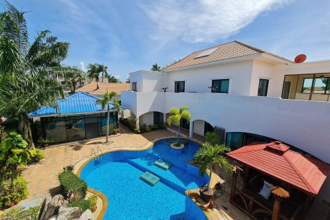Casa de 6 dormitorios en Pattaya, Tailandia № 22401 - foto 6