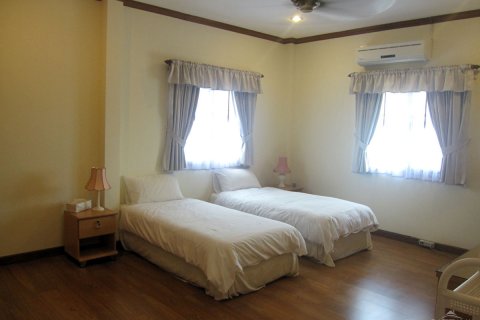 Casa de 5 dormitorios en Pattaya, Tailandia № 22941 - foto 2