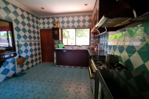 Casa de 4 dormitorios en Pattaya, Tailandia № 22375 - foto 4