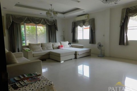 Casa de 4 dormitorios en Pattaya, Tailandia № 21236 - foto 13