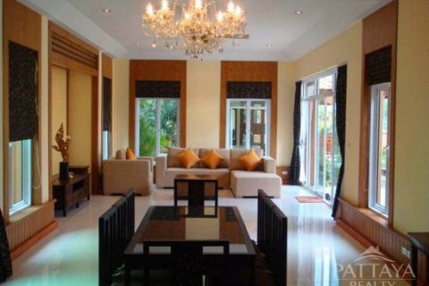 Casa de 5 dormitorios en Pattaya, Tailandia № 24342 - foto 3