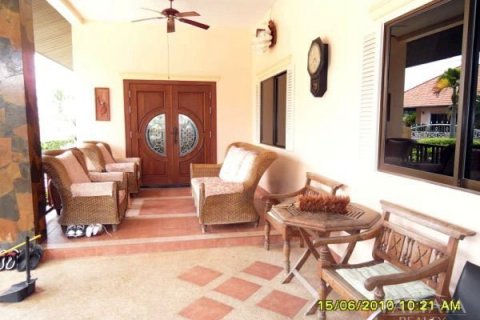 Casa de 3 dormitorios en Pattaya, Tailandia № 22936