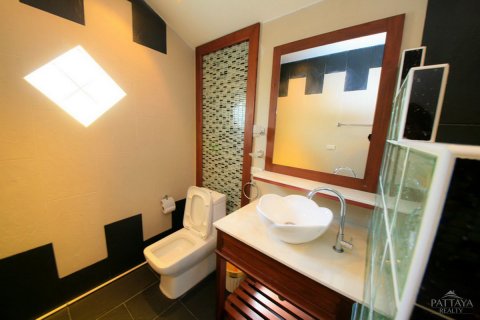 Casa de 4 dormitorios en Jomtien Beach, Pattaya, Tailandia № 24045 - foto 2