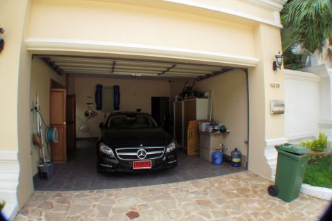 Casa de 4 dormitorios en Pattaya, Tailandia № 23444 - foto 2