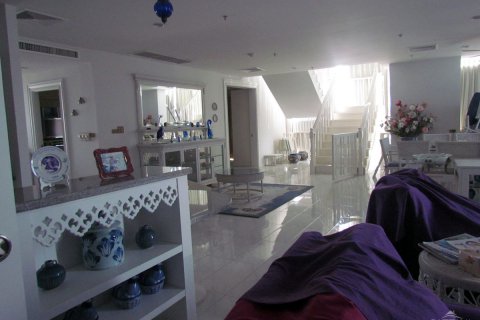 Condominio de 6 dormitorios en Pattaya, Tailandia № 20203 - foto 2