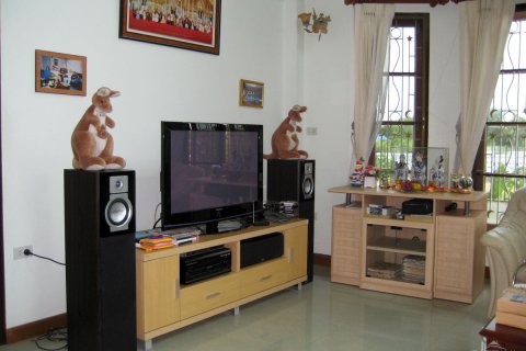 Casa de 5 dormitorios en Pattaya, Tailandia № 23823 - foto 4