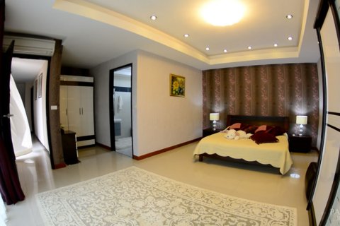 Casa de 4 dormitorios en Pattaya, Tailandia № 19691 - foto 11