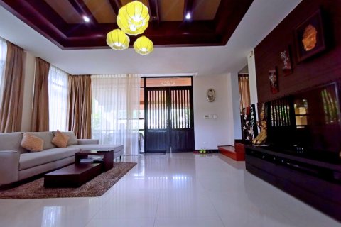 Casa de 4 dormitorios en Pattaya, Tailandia № 22575 - foto 4