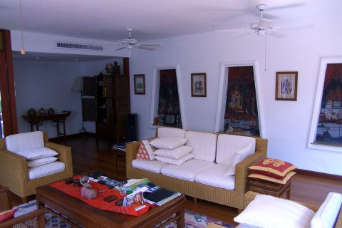 Casa de 4 dormitorios en Jomtien Beach, Pattaya, Tailandia № 20280 - foto 7