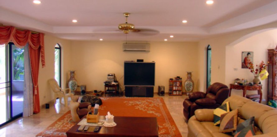Casa de 5 dormitorios en Pattaya, Tailandia № 23245
