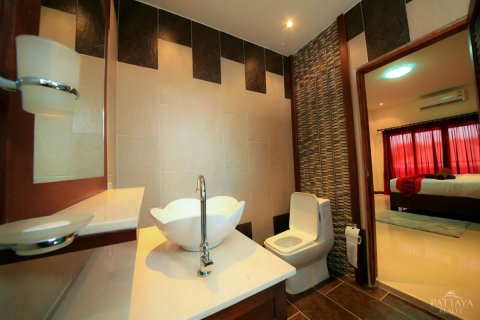 Casa de 4 dormitorios en Jomtien Beach, Pattaya, Tailandia № 24045 - foto 12