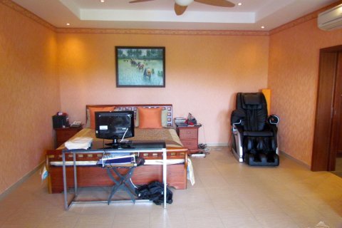 Casa de 4 dormitorios en Pattaya, Tailandia № 20738 - foto 10