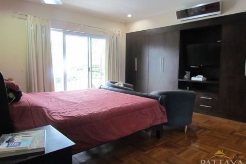 Casa de 4 dormitorios en Pattaya, Tailandia № 21473 - foto 17