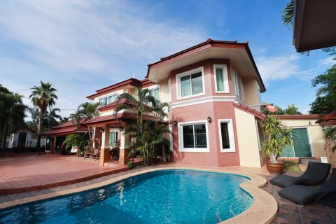 Casa de 5 dormitorios en Pattaya, Tailandia № 22396 - foto 2