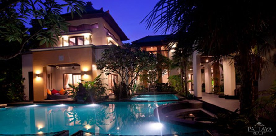 Casa de 5 dormitorios en Pattaya, Tailandia № 19985