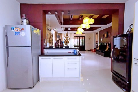 Casa de 4 dormitorios en Pattaya, Tailandia № 22575 - foto 7
